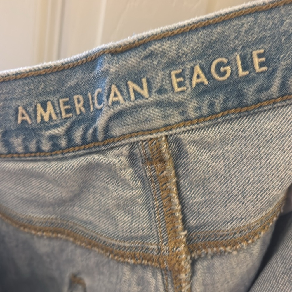 American Eagle 16R Distressed Mom Jean - Picture 3 of 5